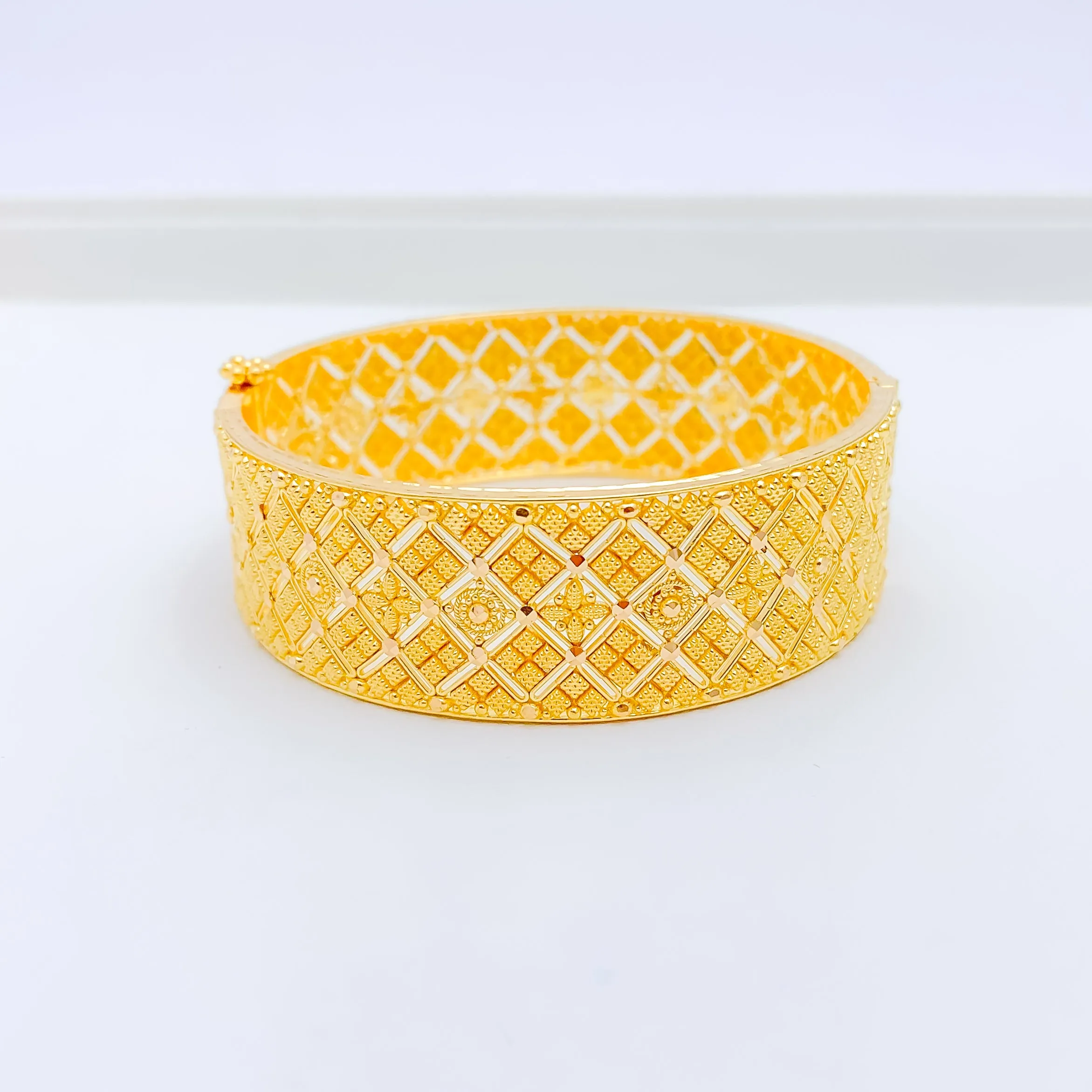 Beautiful Yellow Gold Bangle