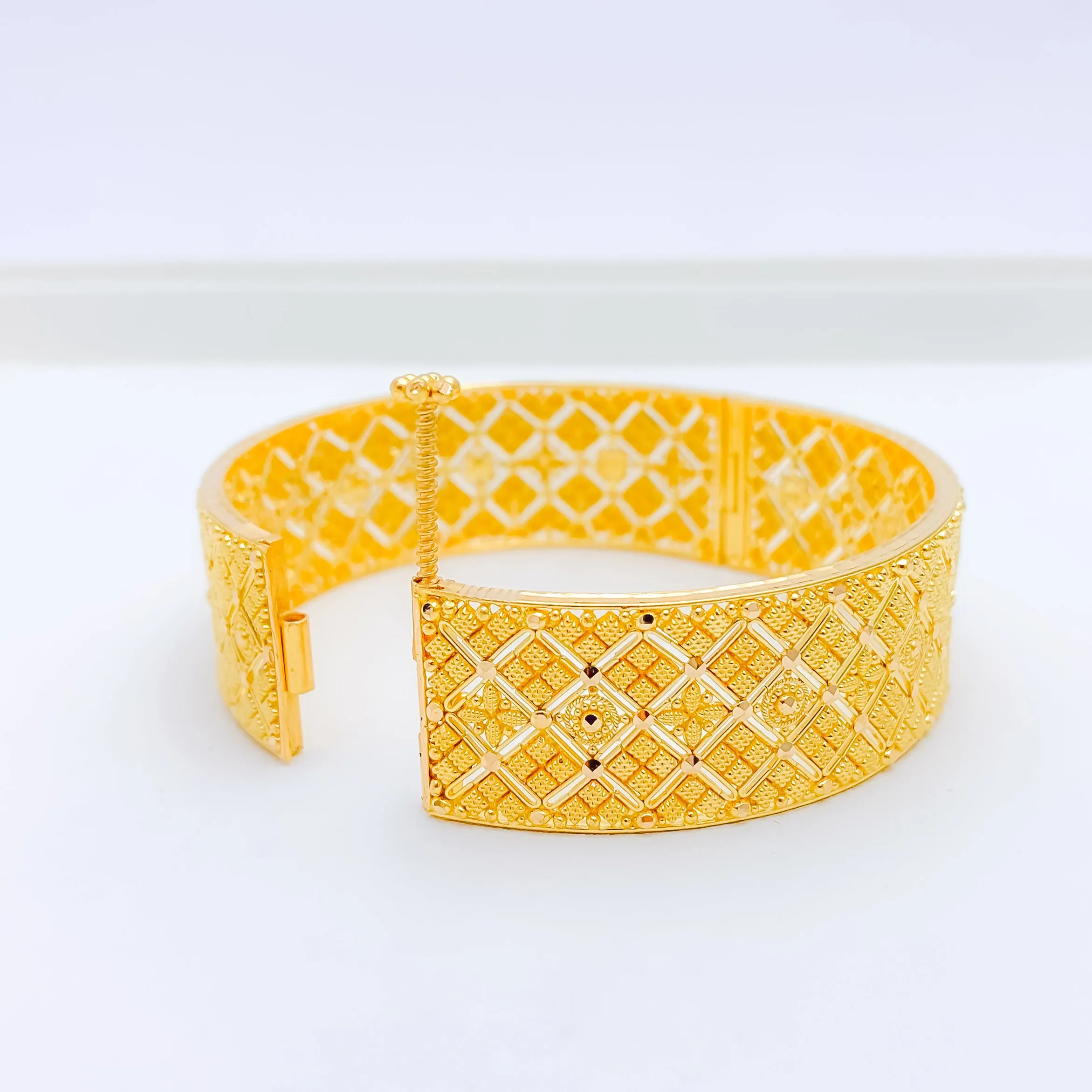 Beautiful Yellow Gold Bangle