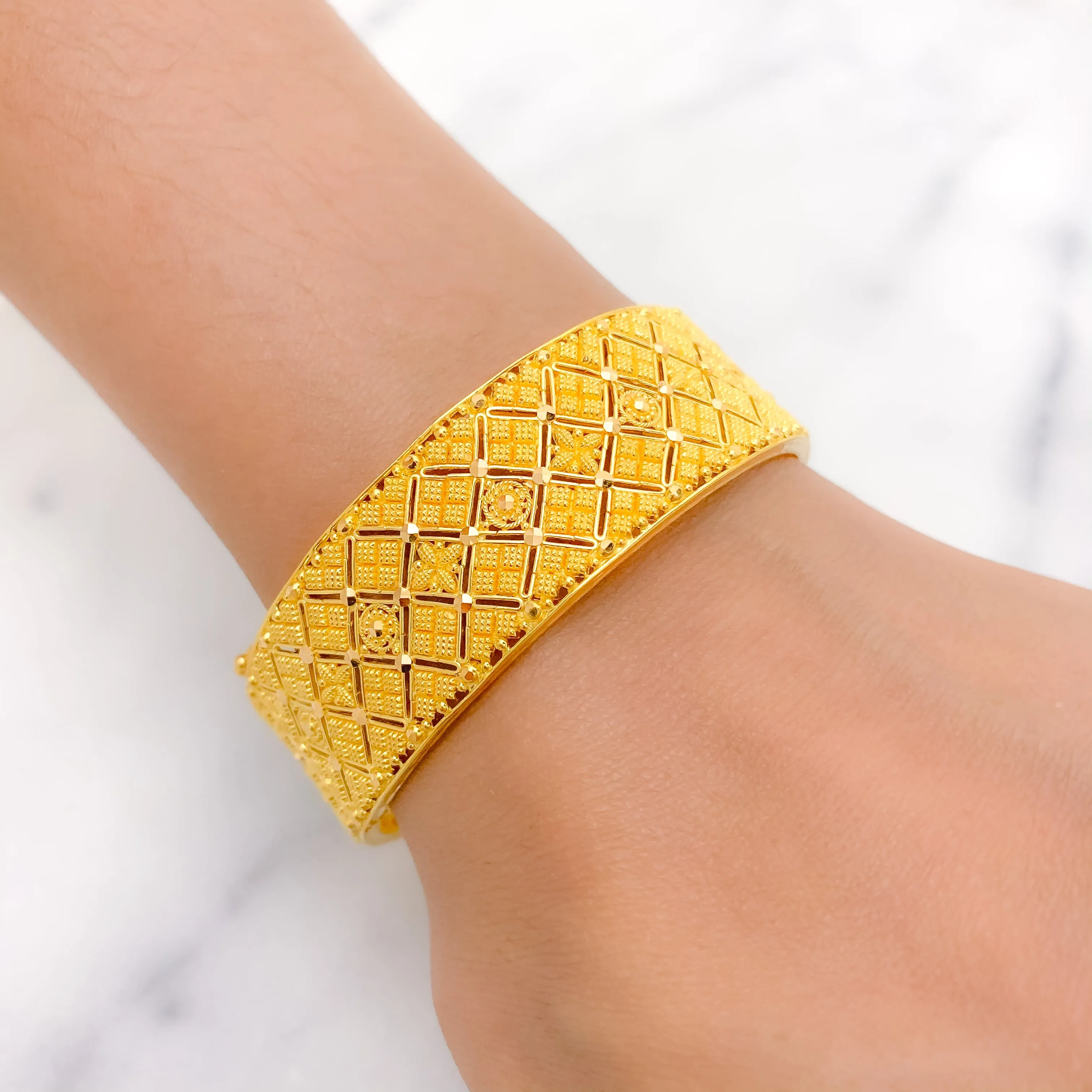 Beautiful Yellow Gold Bangle