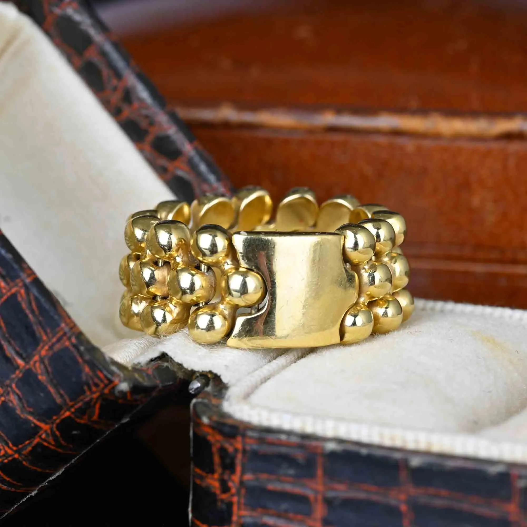 Flexible Link 14K Gold Buckle Caviar Ring Band