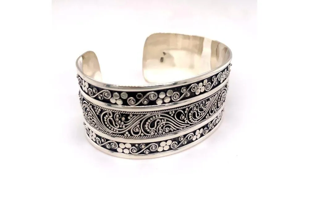 Intrinsic Bangle