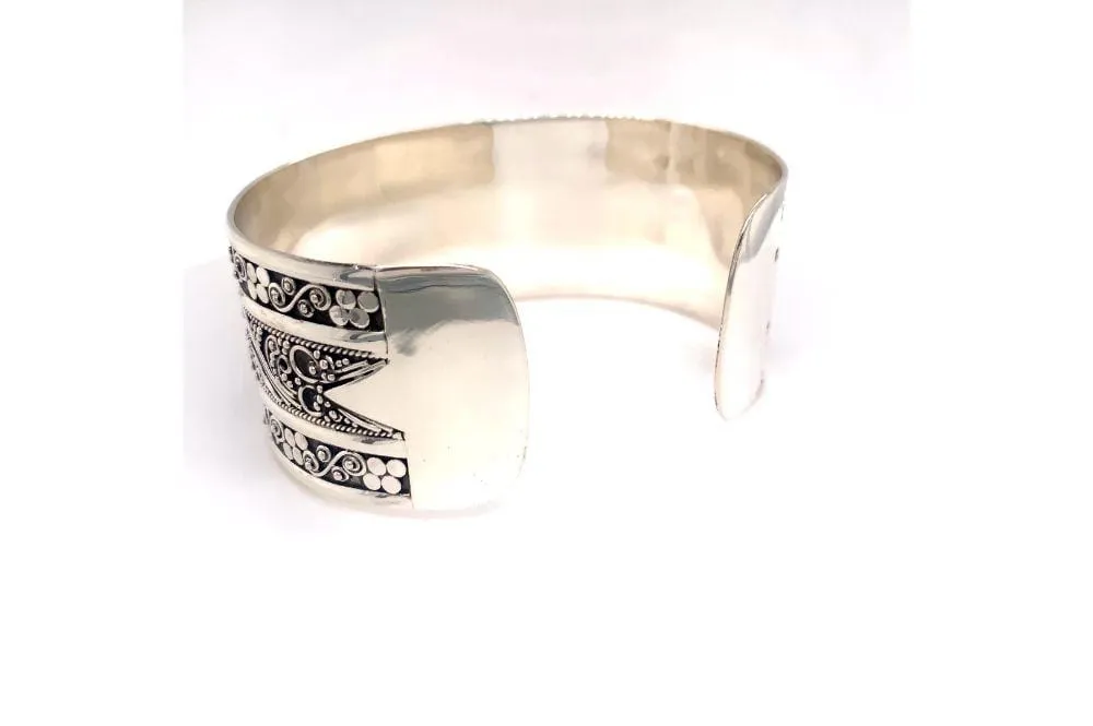 Intrinsic Bangle