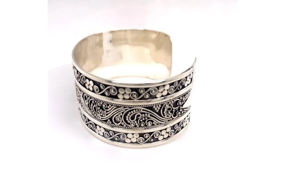 Intrinsic Bangle