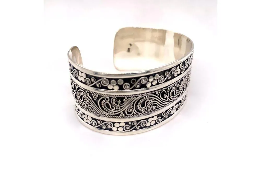 Intrinsic Bangle