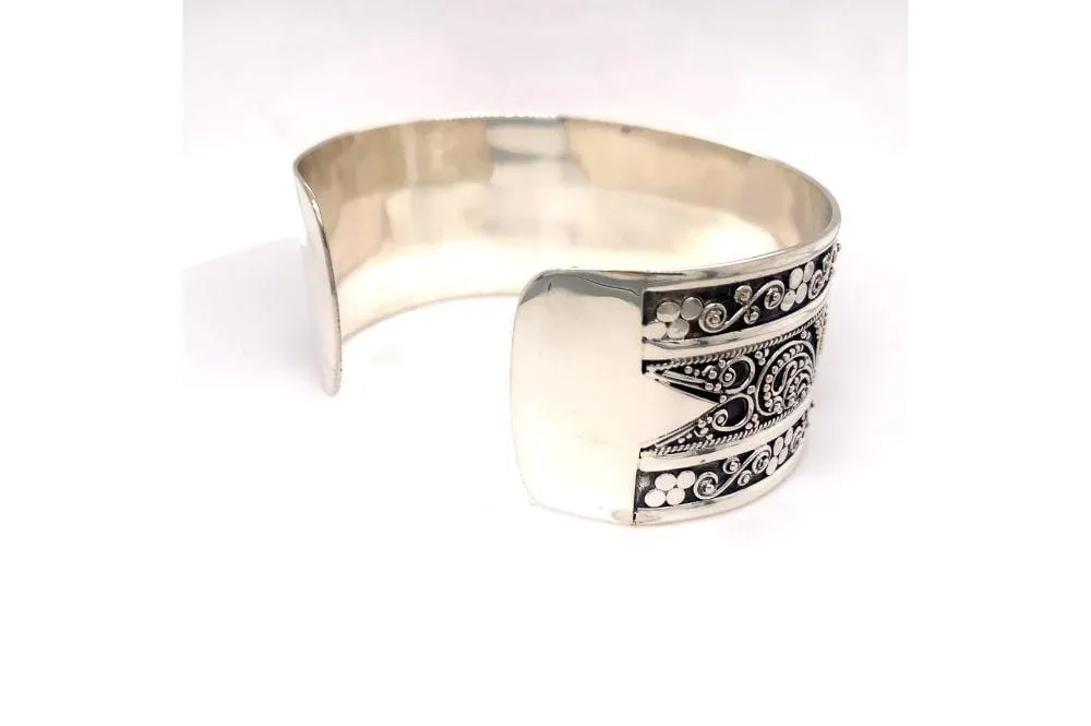 Intrinsic Bangle