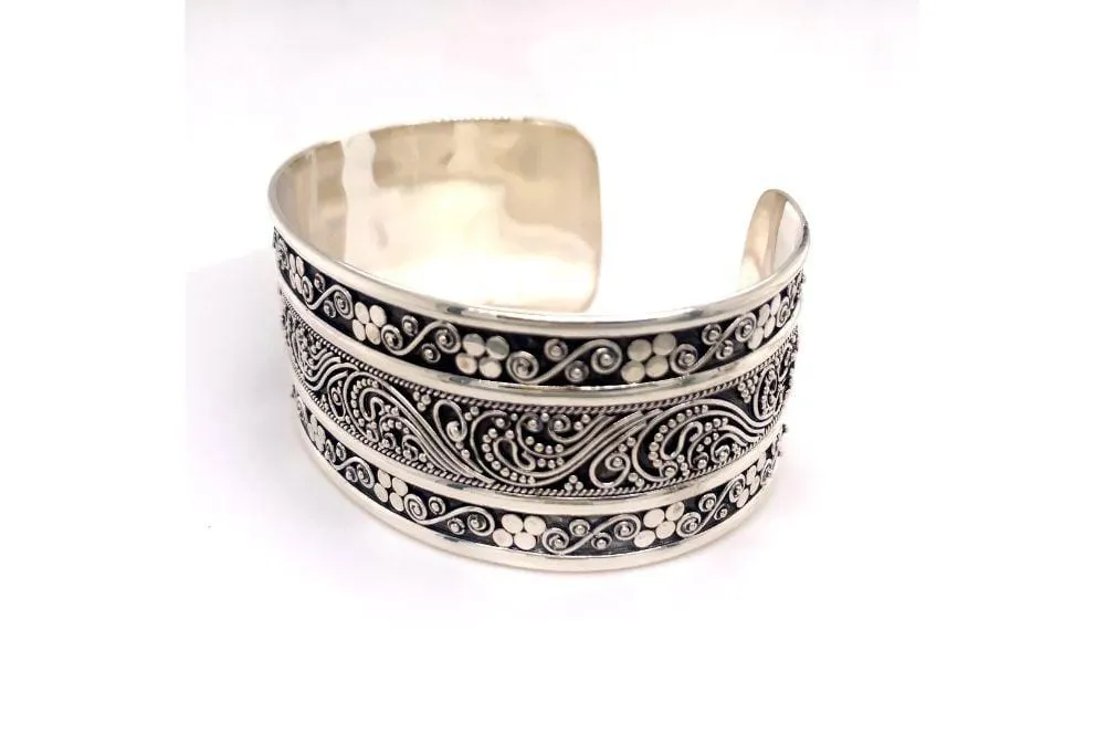 Intrinsic Bangle