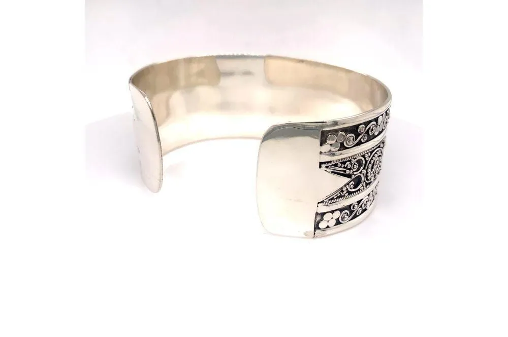 Intrinsic Bangle