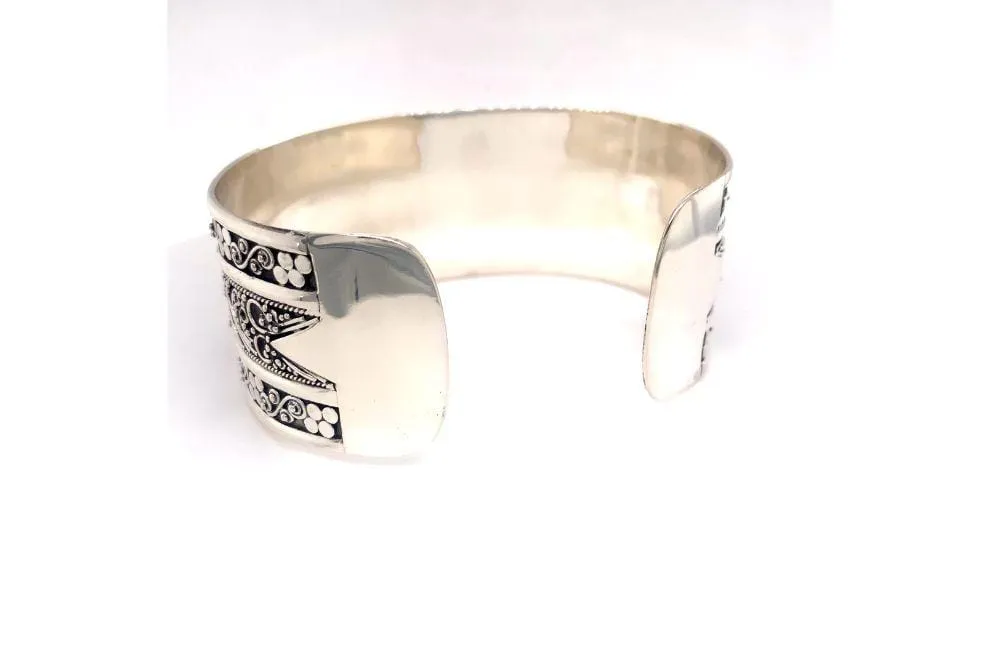 Intrinsic Bangle