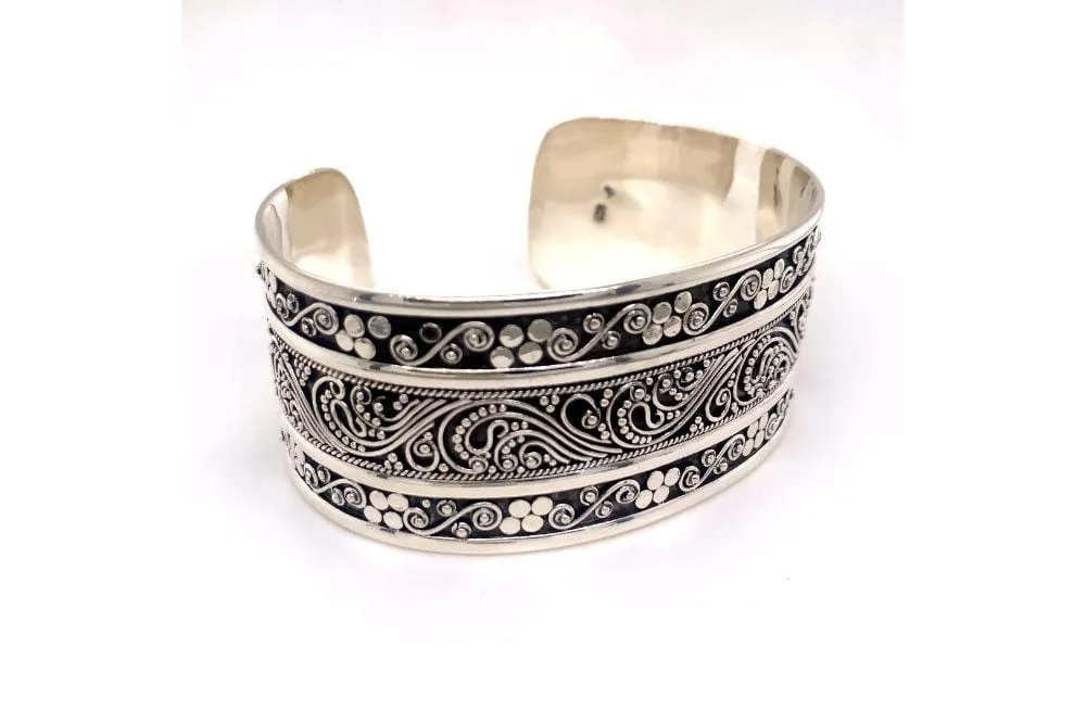 Intrinsic Bangle