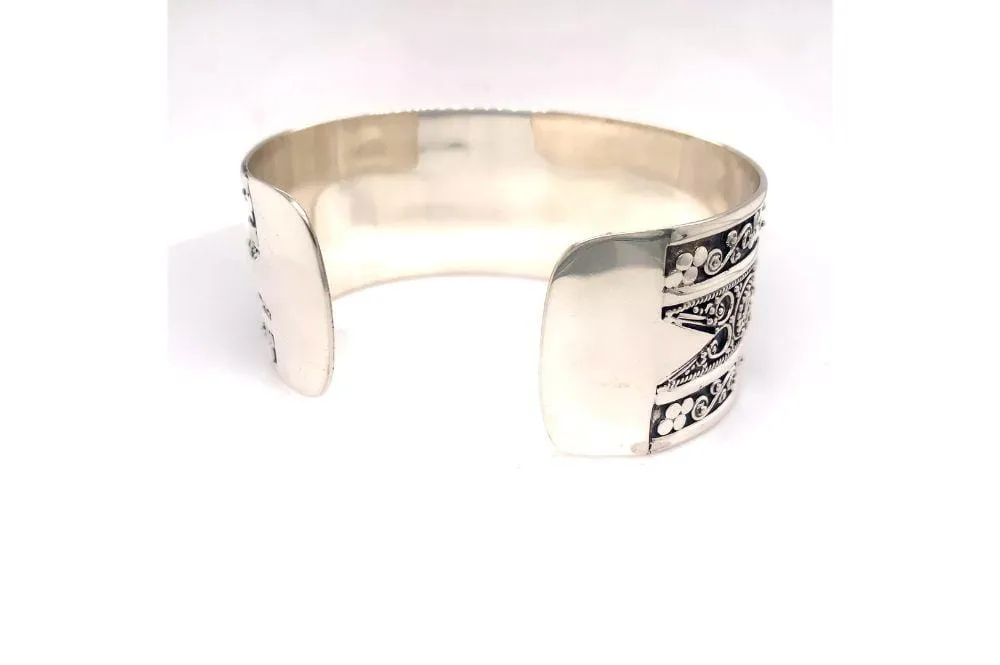 Intrinsic Bangle