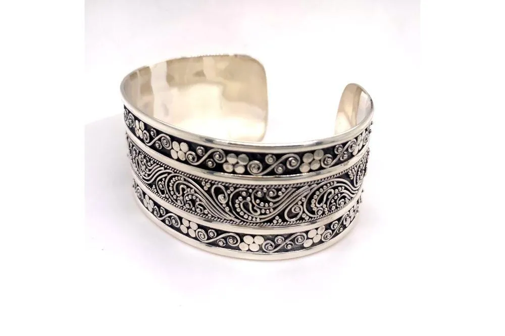 Intrinsic Bangle