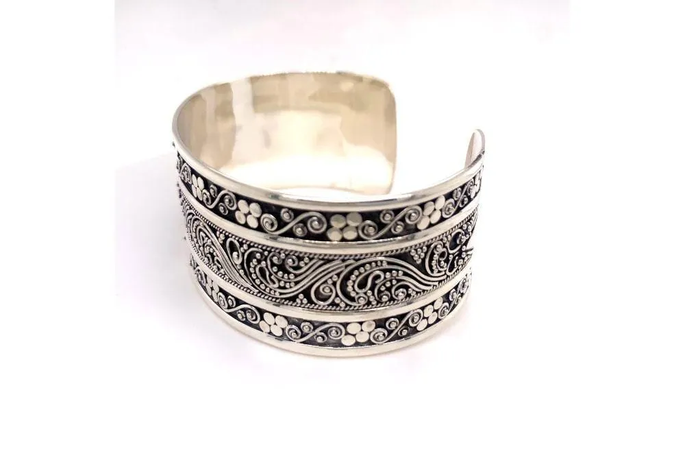 Intrinsic Bangle