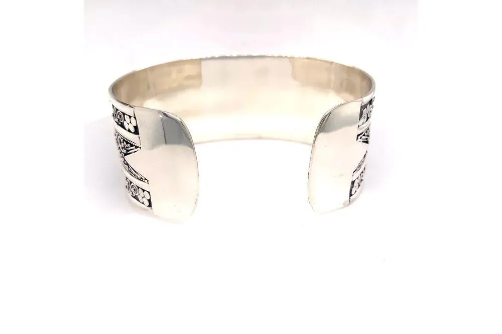 Intrinsic Bangle