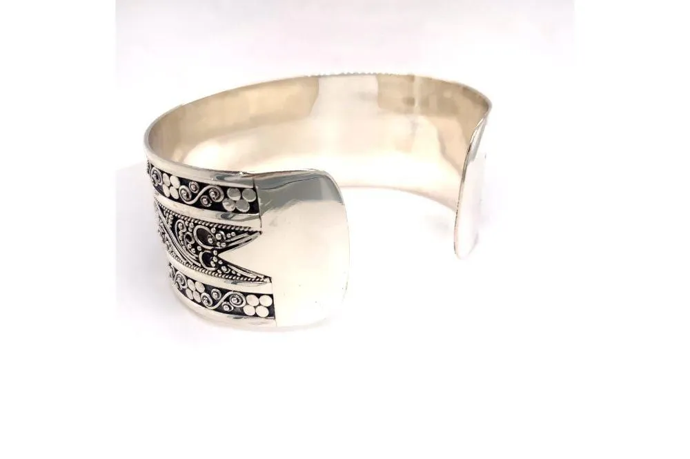 Intrinsic Bangle