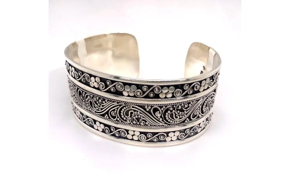 Intrinsic Bangle