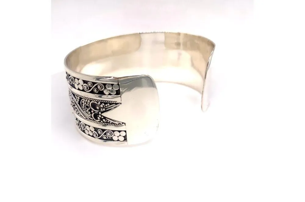 Intrinsic Bangle