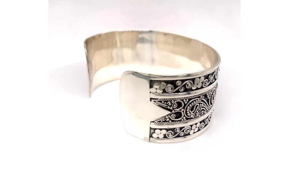 Intrinsic Bangle