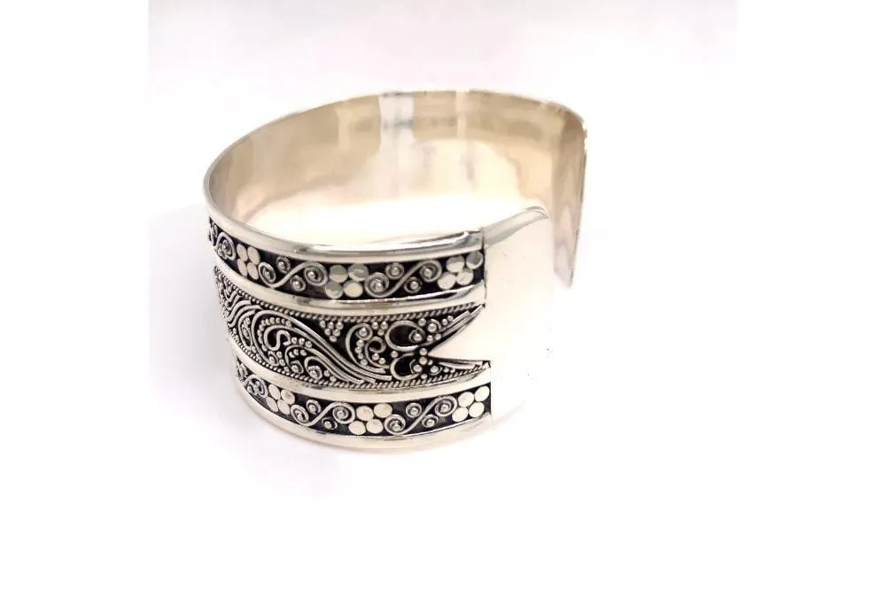 Intrinsic Bangle