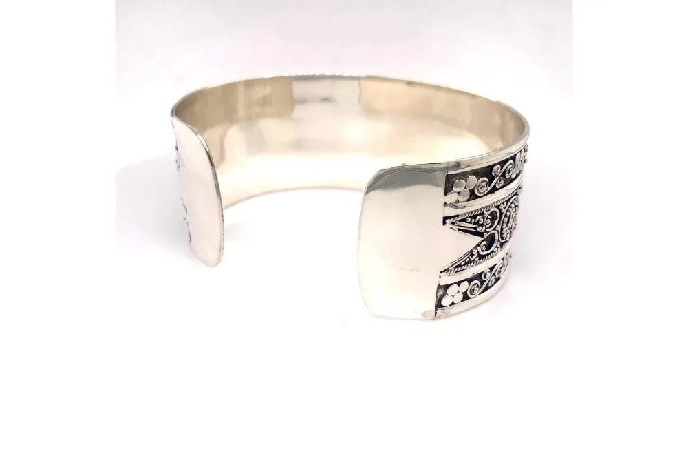 Intrinsic Bangle