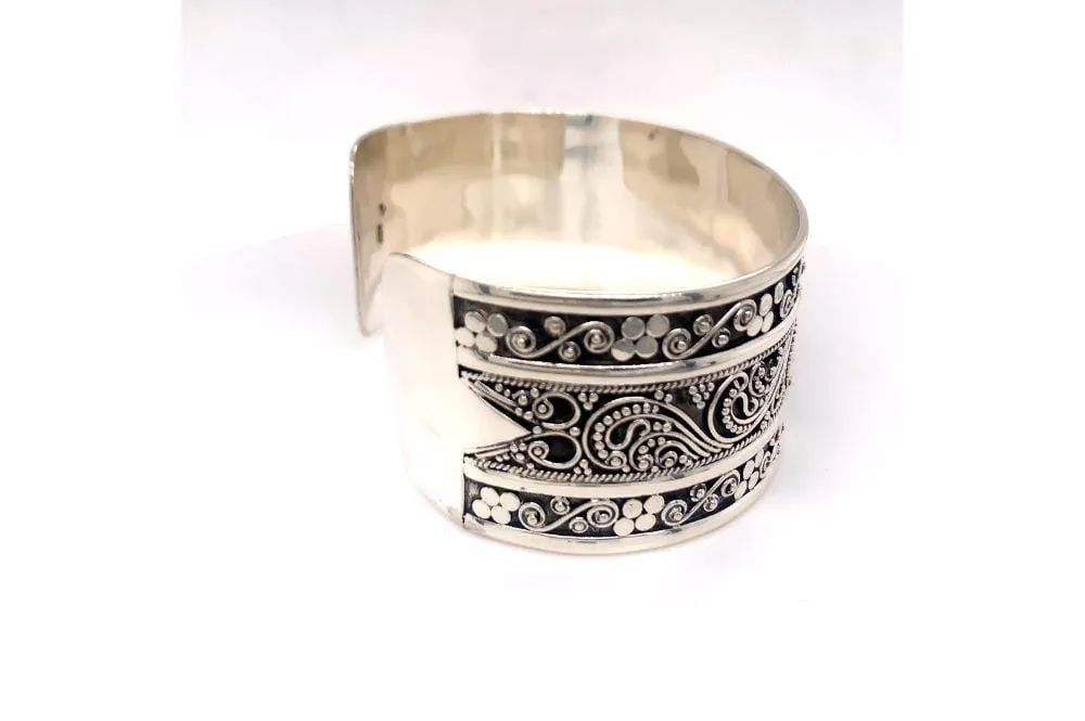 Intrinsic Bangle