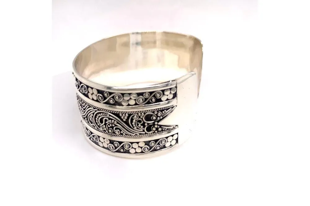 Intrinsic Bangle