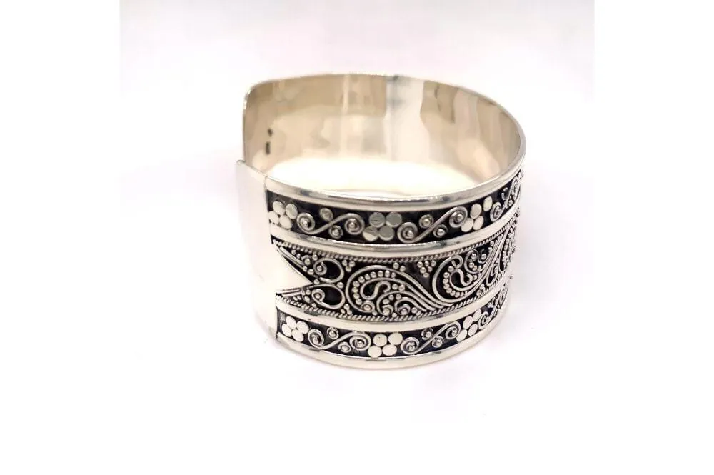 Intrinsic Bangle