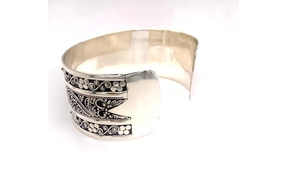 Intrinsic Bangle