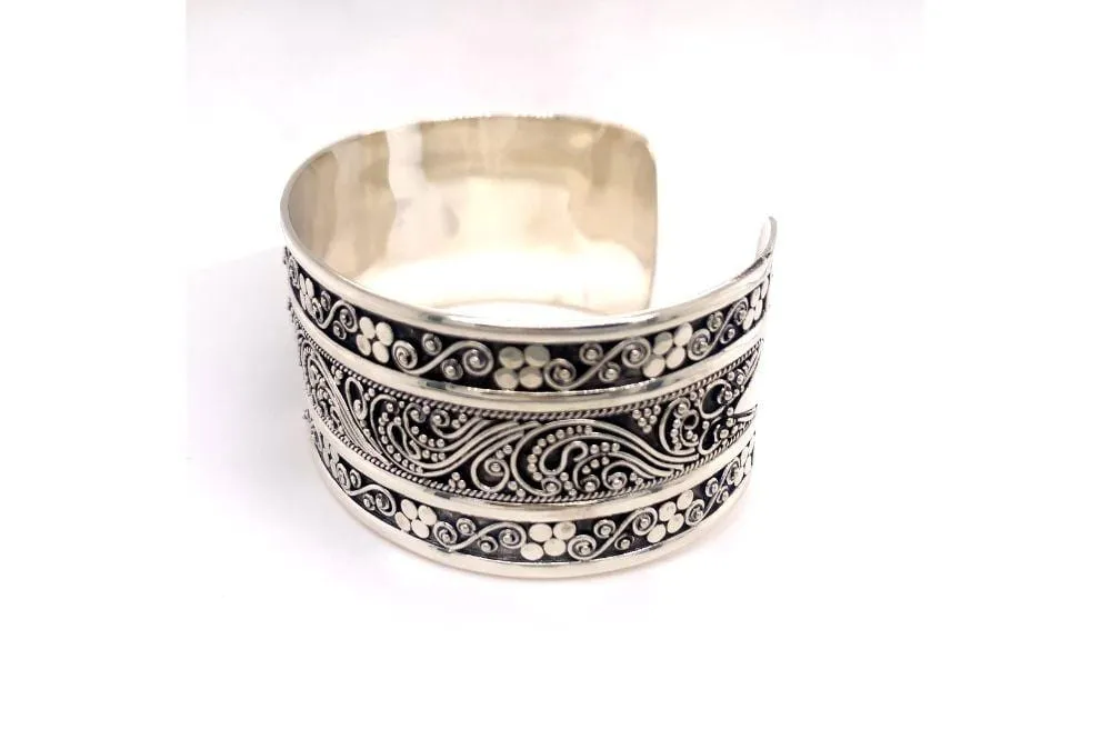 Intrinsic Bangle