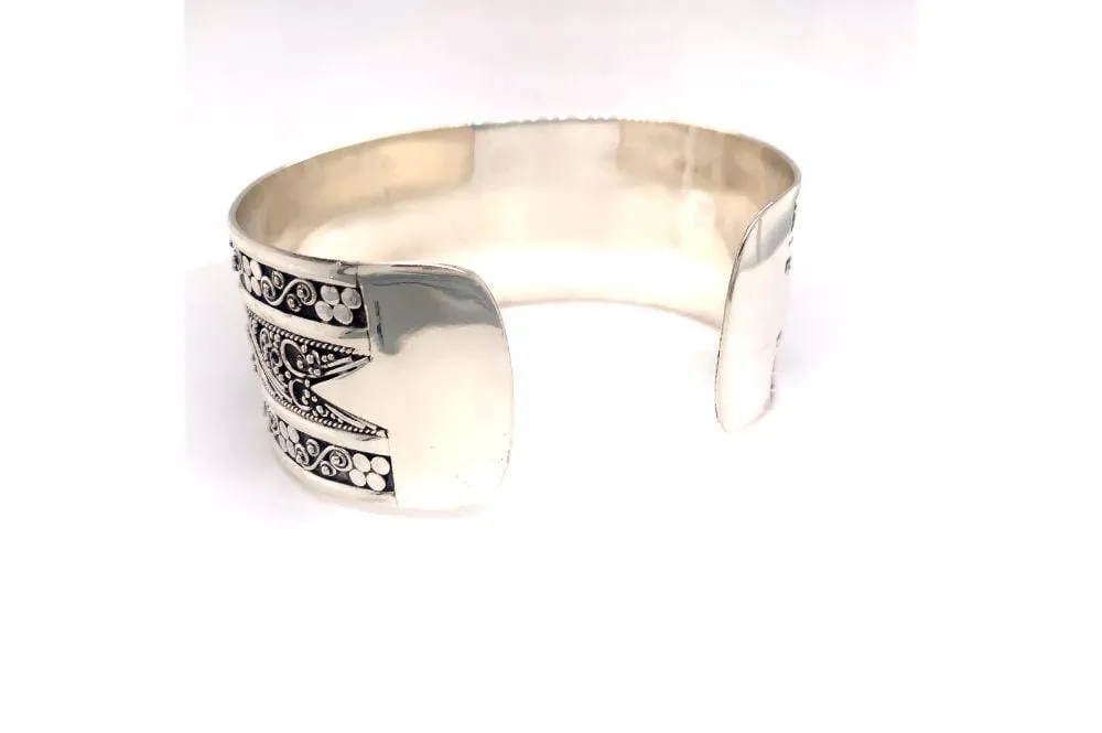 Intrinsic Bangle