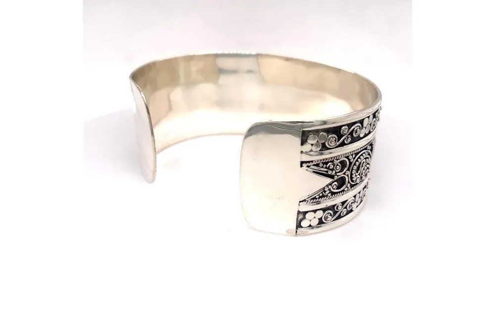 Intrinsic Bangle