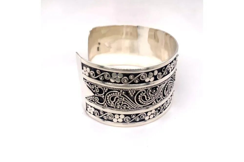 Intrinsic Bangle