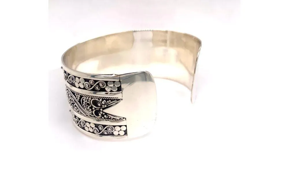 Intrinsic Bangle