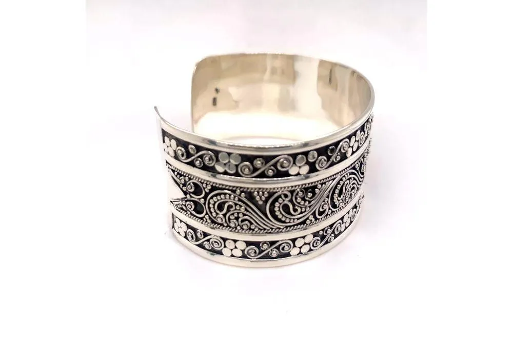 Intrinsic Bangle