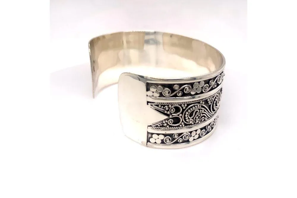 Intrinsic Bangle