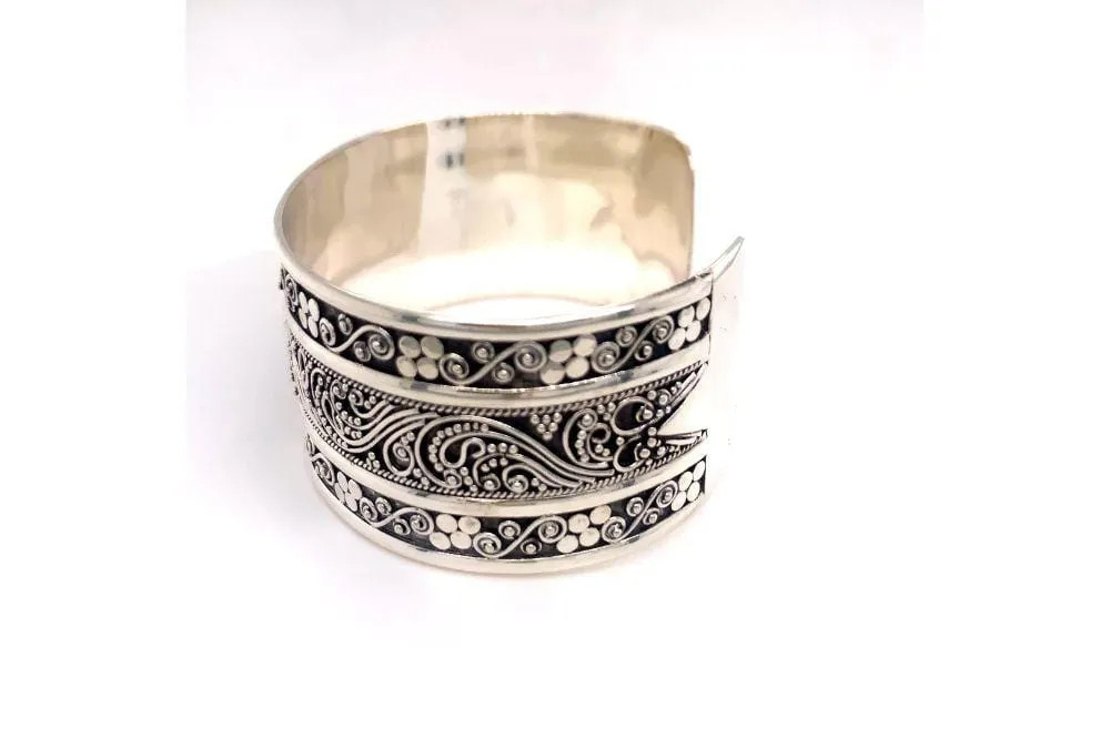 Intrinsic Bangle