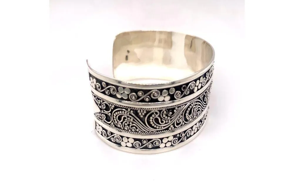 Intrinsic Bangle