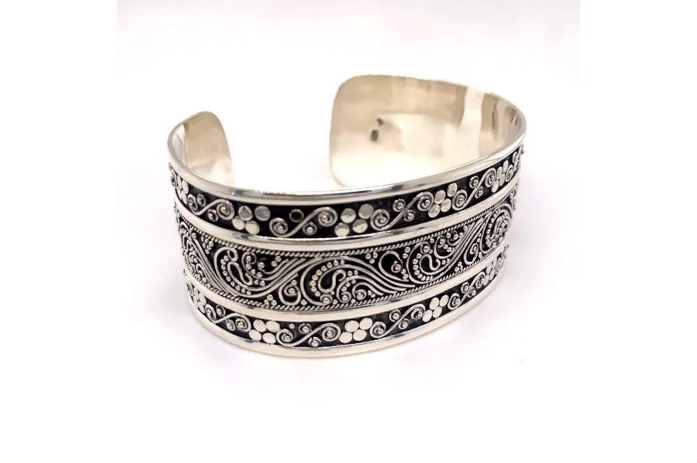 Intrinsic Bangle