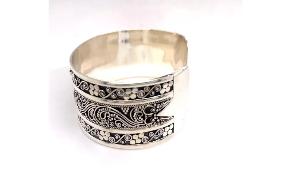 Intrinsic Bangle