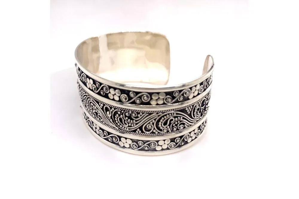 Intrinsic Bangle