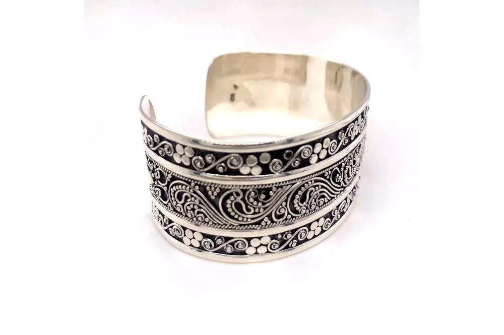 Intrinsic Bangle