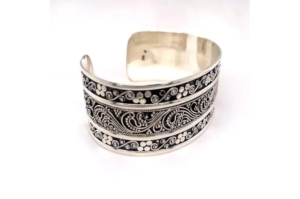 Intrinsic Bangle