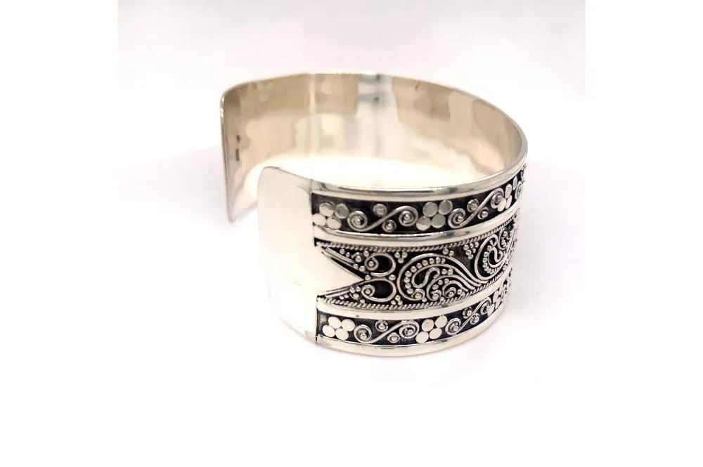 Intrinsic Bangle