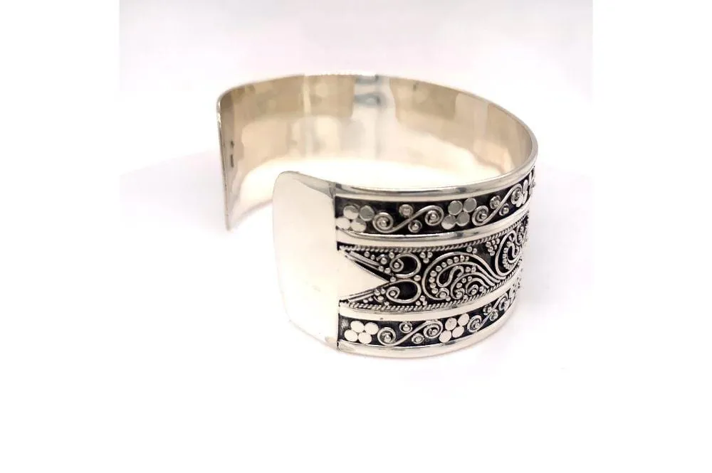 Intrinsic Bangle