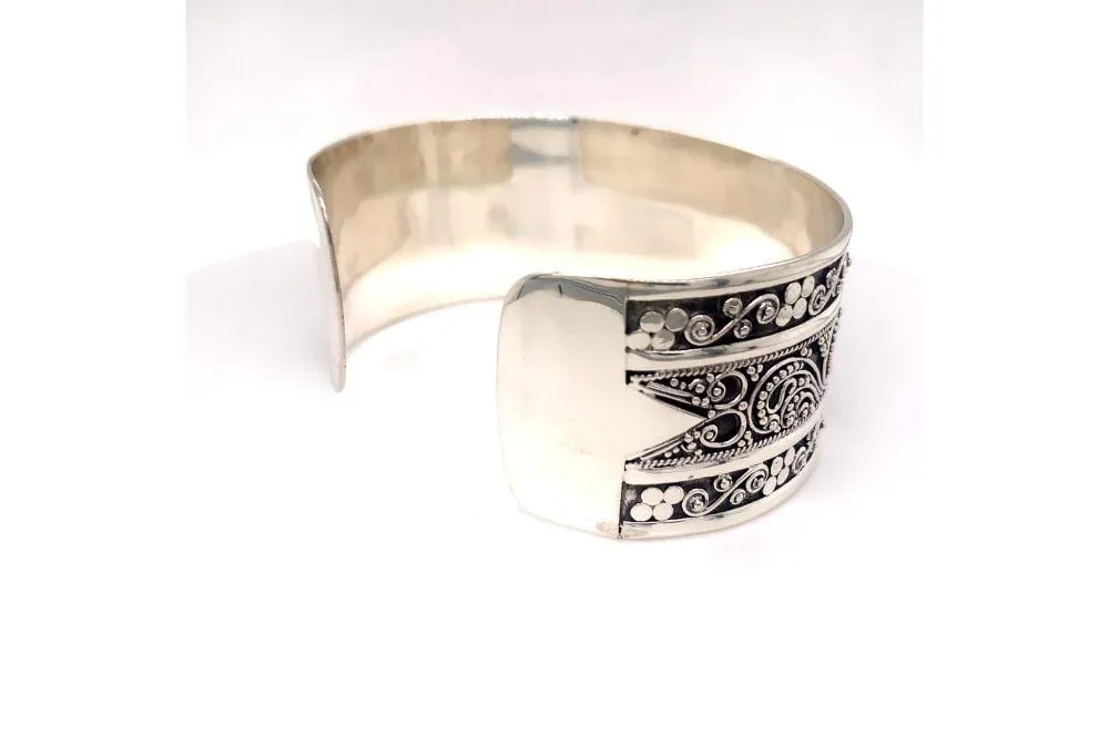 Intrinsic Bangle