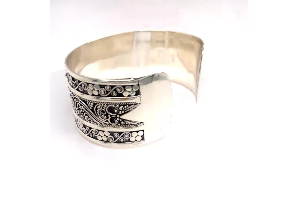 Intrinsic Bangle