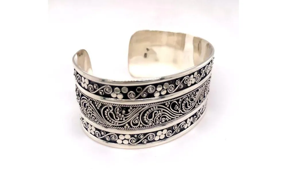 Intrinsic Bangle