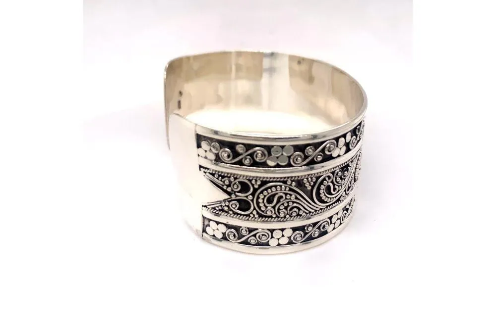 Intrinsic Bangle