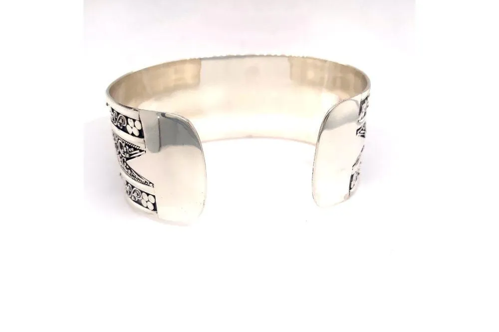 Intrinsic Bangle