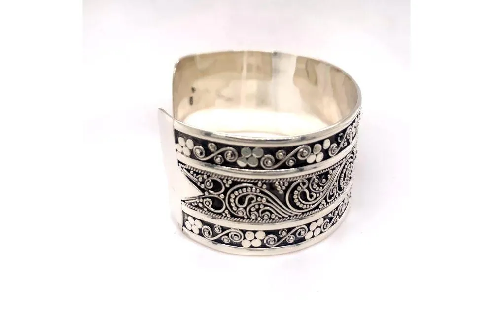 Intrinsic Bangle