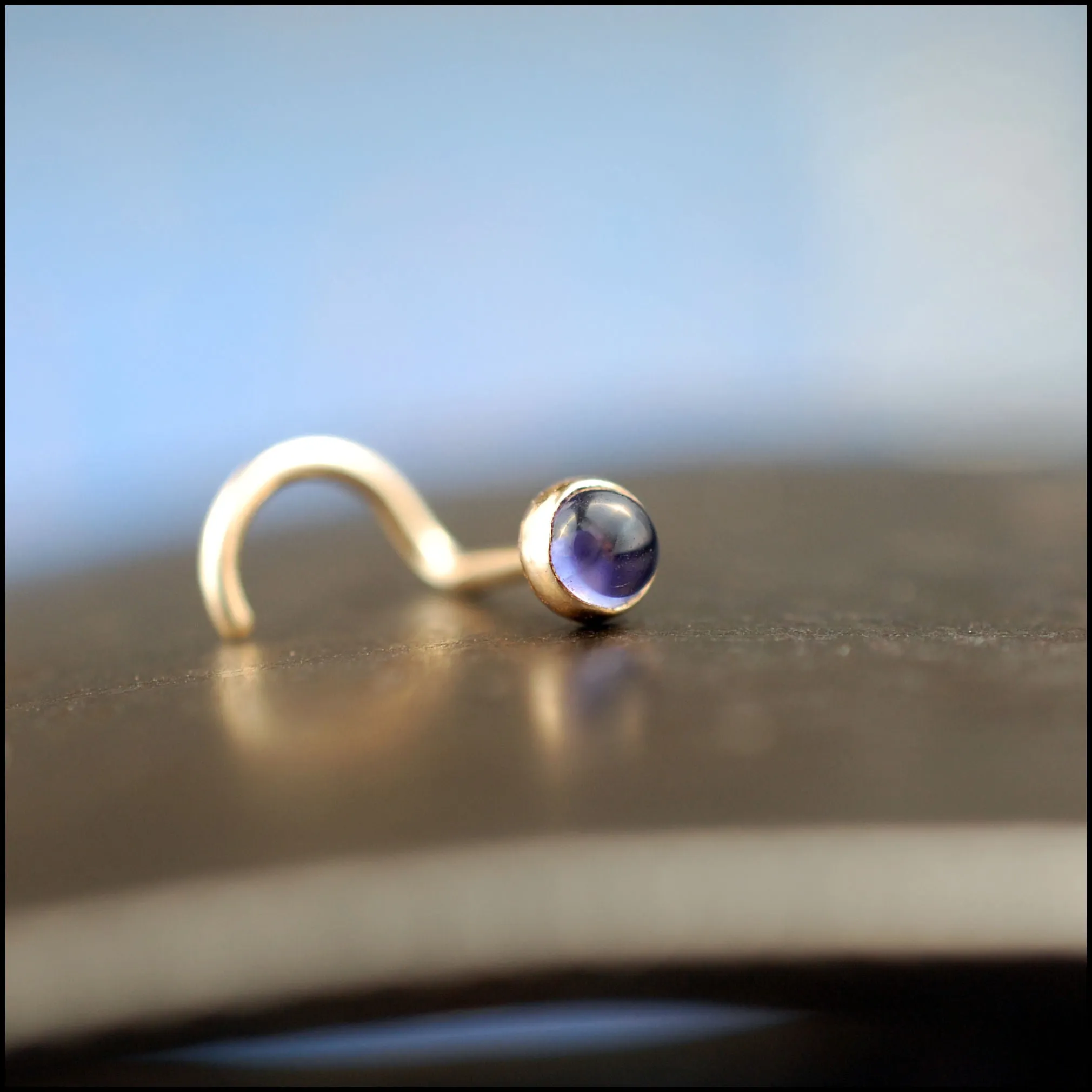 Iolite in Gold Nose Stud